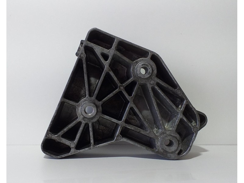 Recambio de soporte alternador para bmw x5 (e70) 3.0sd referencia OEM IAM 64557799863 73884 R