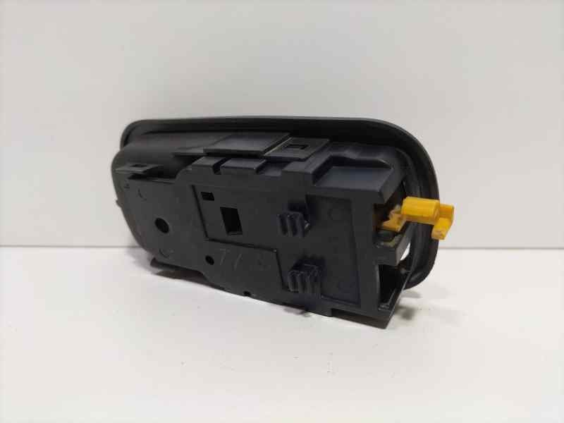 Recambio de maneta interior trasera izquierda para nissan terrano/terrano.ii (r20) se (5-ptas.) referencia OEM IAM 826070F600 85