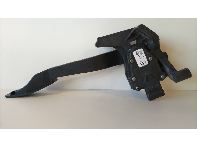 Recambio de potenciometro pedal para opel corsa c 1.2 16v cat (z 12 xe / lw4) referencia OEM IAM 9129423 73905 R