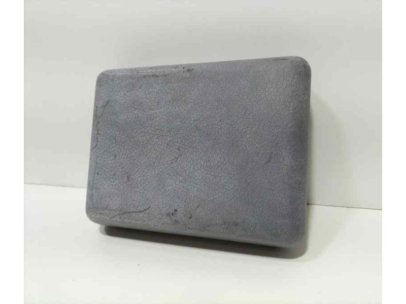 Recambio de apoyabrazos central para nissan terrano/terrano.ii (r20) se (5-ptas.) referencia OEM IAM 969200X800 85512 