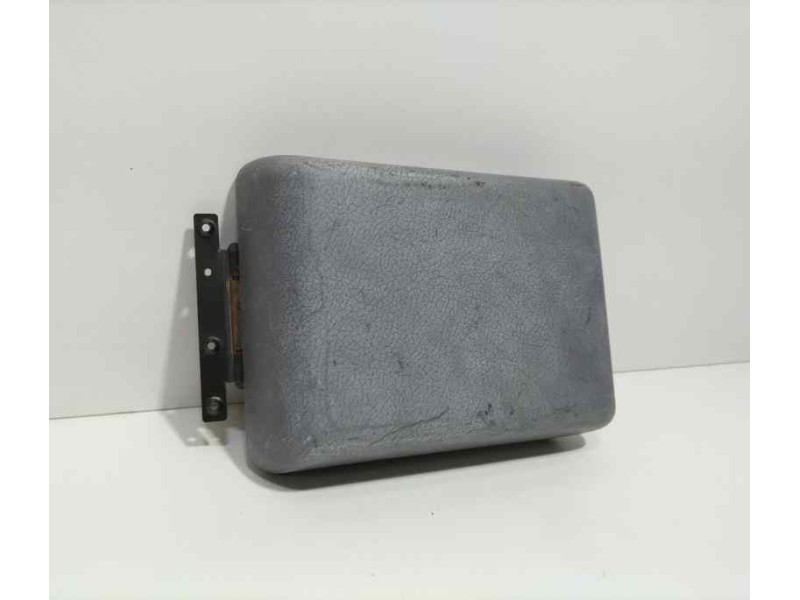 Recambio de apoyabrazos central para nissan terrano/terrano.ii (r20) se (5-ptas.) referencia OEM IAM 969200X800 85512 