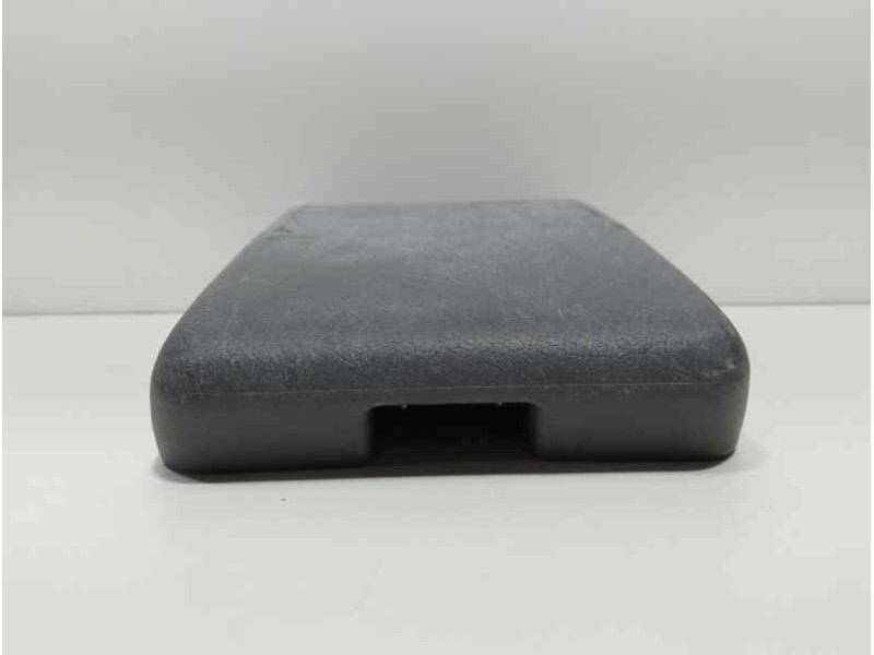 Recambio de apoyabrazos central para nissan terrano/terrano.ii (r20) se (5-ptas.) referencia OEM IAM 969200X800 85512 