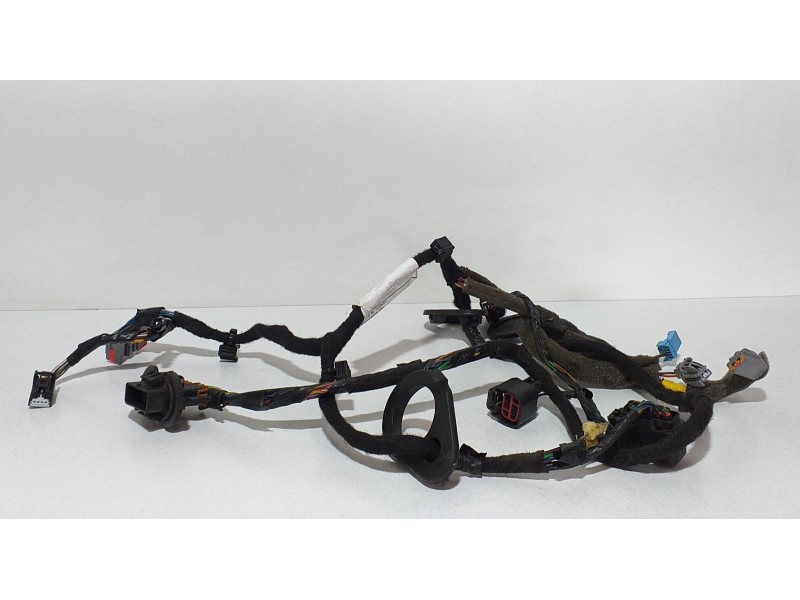 Recambio de puerta trasera derecha para volvo xc70 kinetic awd referencia OEM IAM D5244T10 65470 