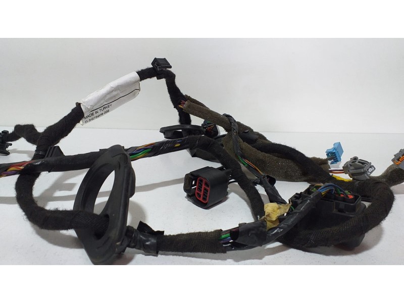 Recambio de puerta trasera derecha para volvo xc70 kinetic awd referencia OEM IAM D5244T10 65470 