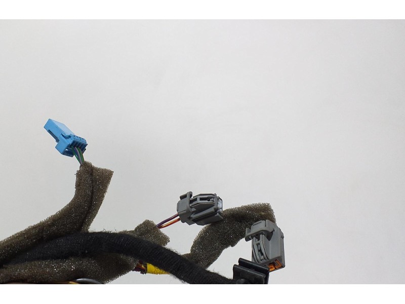 Recambio de puerta trasera derecha para volvo xc70 kinetic awd referencia OEM IAM D5244T10 65470 