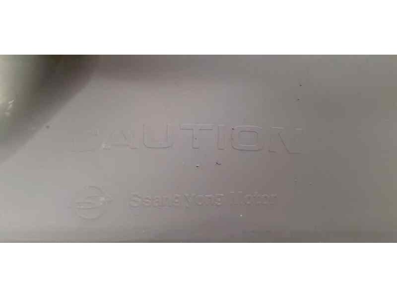 Recambio de panel frontal para ssangyong korando referencia OEM IAM 21655106022X 42041 