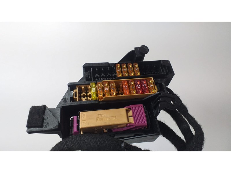 Recambio de caja reles / fusibles para audi q5 (8r) 3.0 tdi referencia OEM IAM TAB026068Q 68727 