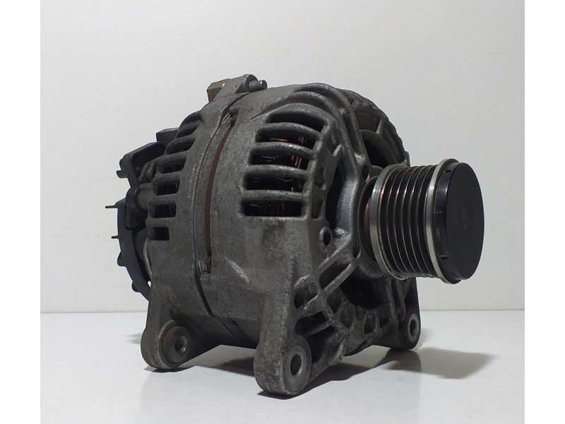 Recambio de alternador para nissan juke (f15) acenta referencia OEM IAM 8200728292E 68750 