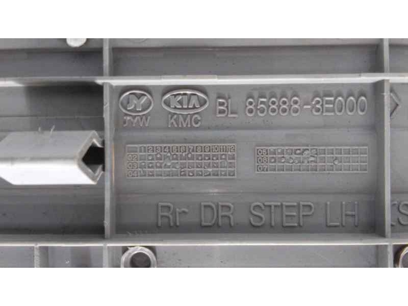 Recambio de molduras traseras para kia sorento 2.5 crdi active referencia OEM IAM 858883E000 46619 