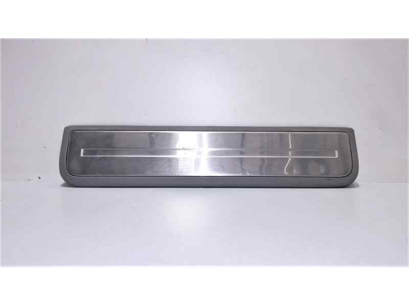 Recambio de molduras traseras para kia sorento 2.5 crdi active referencia OEM IAM 858883E000 46619 