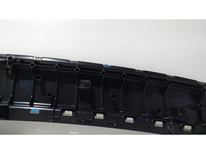 Recambio de guarnecido porton trasero para porsche cayenne (typ 92aa) gts referencia OEM IAM 7P0863459E 66212 