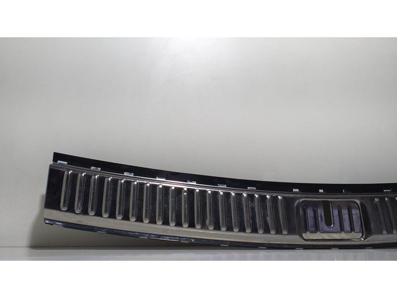 Recambio de guarnecido porton trasero para porsche cayenne (typ 92aa) gts referencia OEM IAM 7P0863459E 66212 