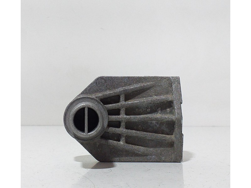 Recambio de soporte radiador para porsche cayenne (typ 92aa) gts referencia OEM IAM 7P0121079 66216 