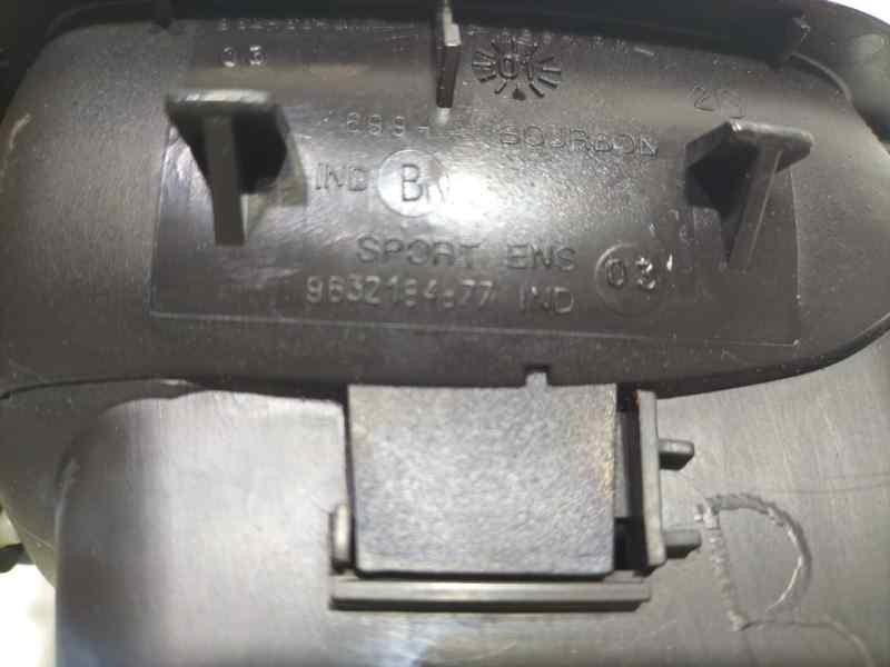 Recambio de rejilla aireadora para peugeot 206 berlina xt referencia OEM IAM 9632184877 82113 