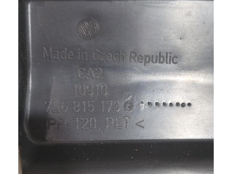 Recambio de molduras delanteras para volkswagen touareg (7l6) tdi v6 +motion referencia OEM IAM 7L6815173G 77985 