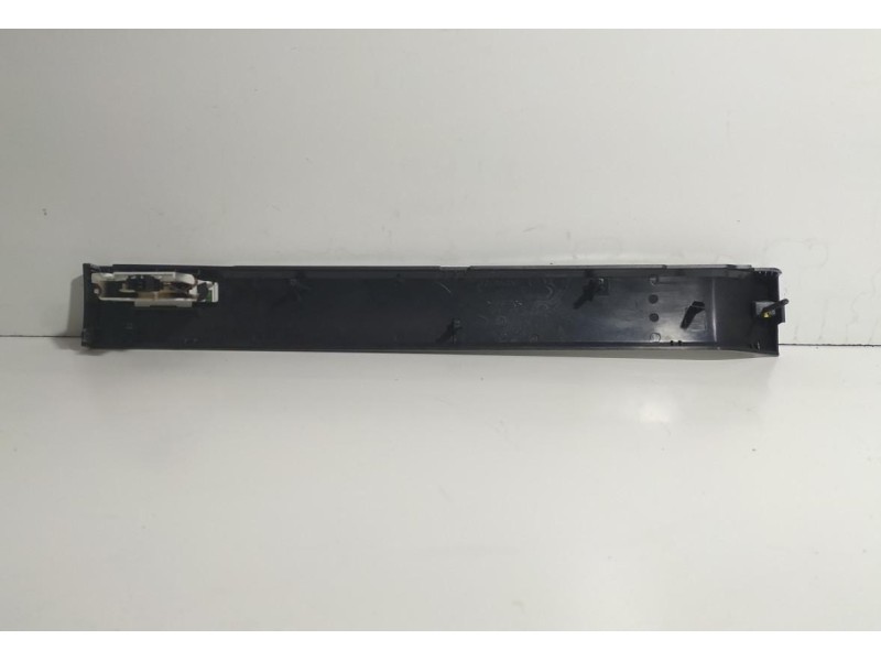 Recambio de molduras delanteras para volkswagen touareg (7l6) tdi v6 +motion referencia OEM IAM 7L6857226K 77896 