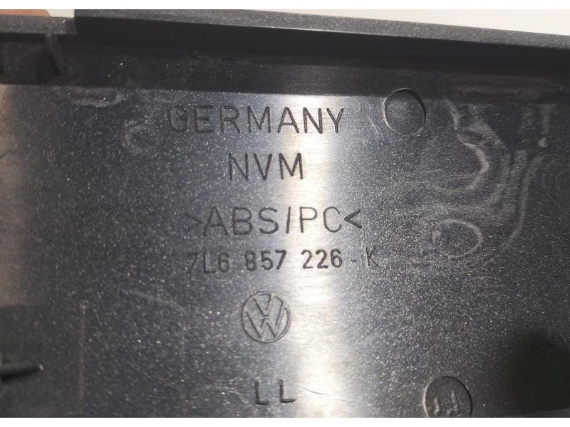 Recambio de molduras delanteras para volkswagen touareg (7l6) tdi v6 +motion referencia OEM IAM 7L6857226K 77896 