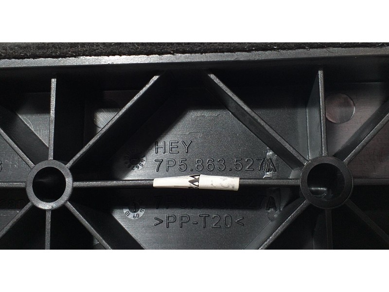 Recambio de guarnecido porton trasero para porsche cayenne (typ 92aa) gts referencia OEM IAM 7P5863527A 66222 