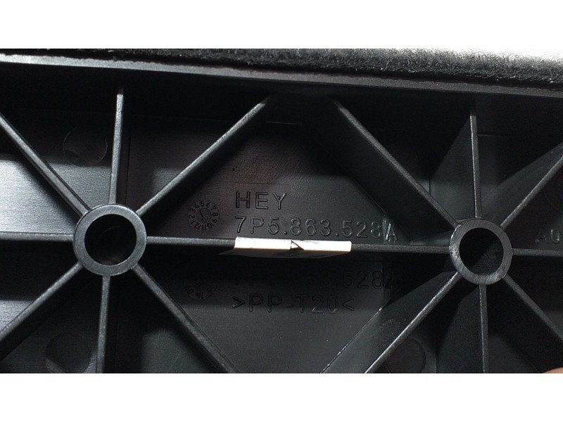 Recambio de guarnecido porton trasero para porsche cayenne (typ 92aa) gts referencia OEM IAM 7P5863528A 66223 