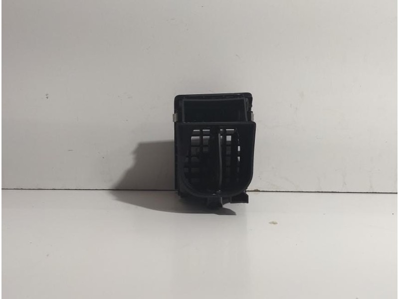 Recambio de rejilla aireadora para volkswagen touareg (7l6) tdi v6 +motion referencia OEM IAM 7L6819704L 77898 