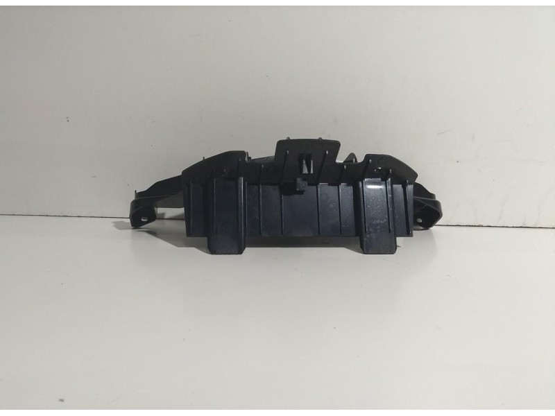 Recambio de molduras delanteras para volkswagen touareg (7l6) tdi v6 +motion referencia OEM IAM 7L6858435B 77899 