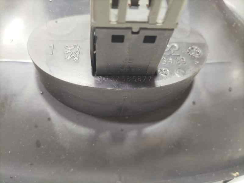 Recambio de molduras delanteras para peugeot 206 berlina xt referencia OEM IAM 9637385877 82181 