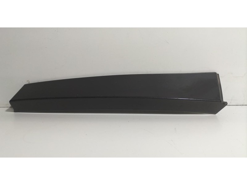 Recambio de molduras traseras para volkswagen touareg (7l6) tdi v6 +motion referencia OEM IAM 7L6853381B 78113 