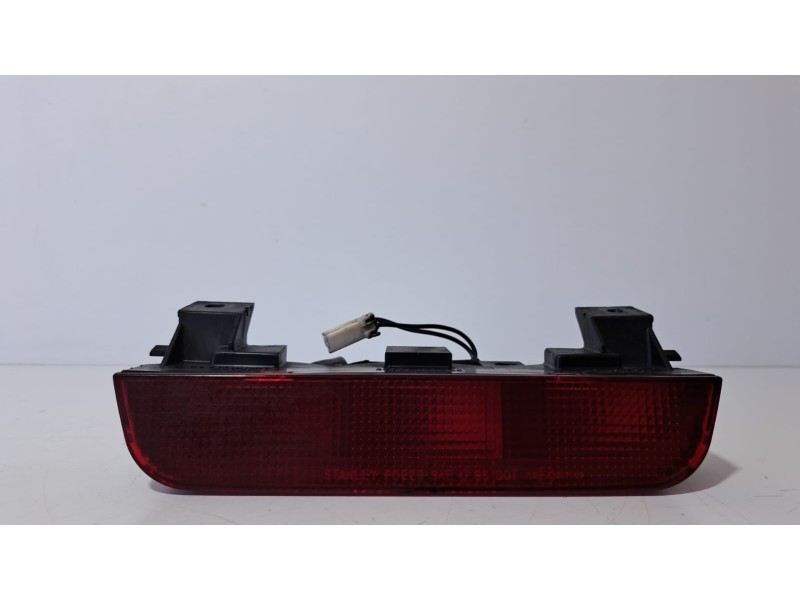 Recambio de luz central de freno para mitsubishi montero (v60/v70) referencia OEM IAM P0223S 75827 R