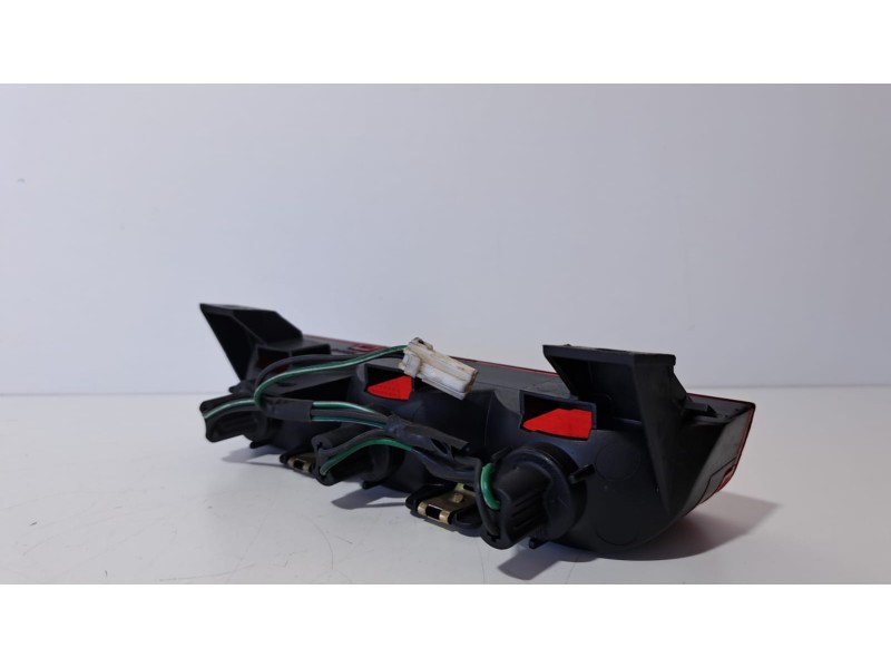 Recambio de luz central de freno para mitsubishi montero (v60/v70) referencia OEM IAM P0223S 75827 R