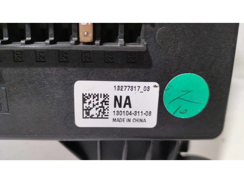 Recambio de caja reles / fusibles para opel insignia berlina cosmo referencia OEM IAM 13277317 78215 