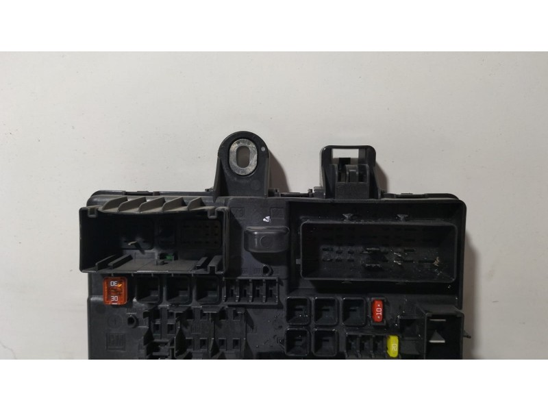 Recambio de caja reles / fusibles para opel insignia berlina cosmo referencia OEM IAM 13277317 78215 