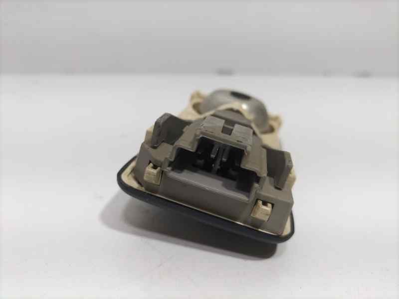 Recambio de luz interior para peugeot 206 berlina xt referencia OEM IAM 9625049077 82197 