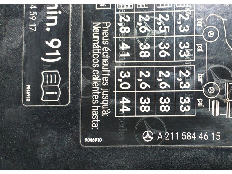 Recambio de tapa exterior combustible para mercedes-benz clase e (w211) berlina e 500 4-matic (211.090) referencia OEM IAM A2117