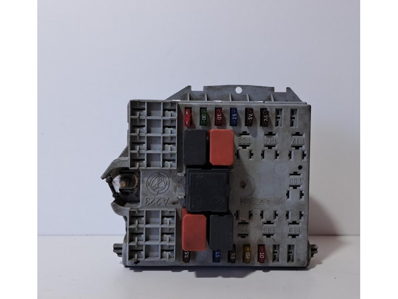 Recambio de caja reles / fusibles para fiat punto berlina (188) 1.2 cat referencia OEM IAM 46763648 75473 R