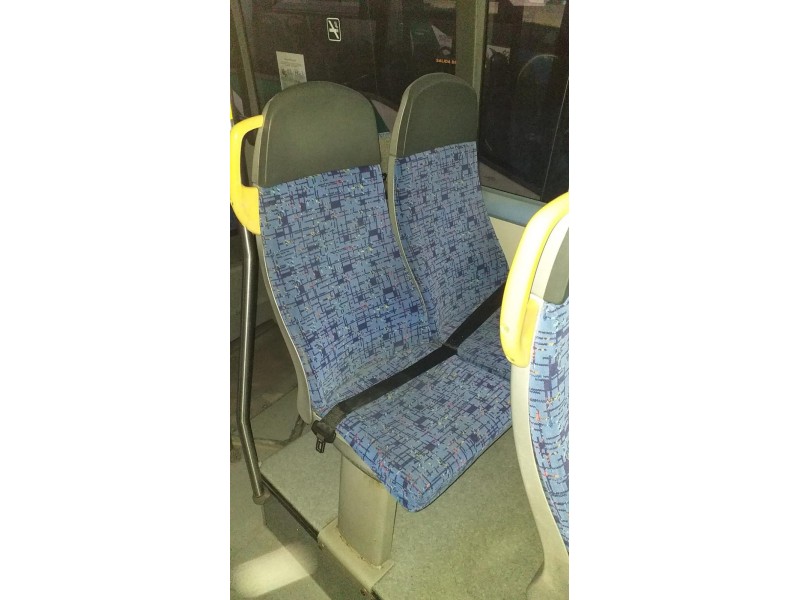 Recambio de asiento delantero derecho para volvo autobus volvo mkiii 4x2 e5 referencia OEM IAM  68583 