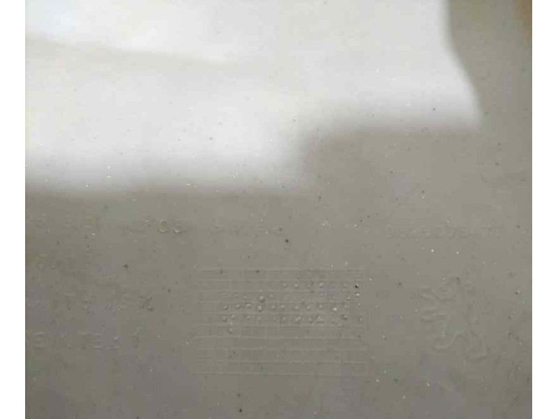 Recambio de paragolpes delantero para peugeot 206 berlina xt referencia OEM IAM 9625078477 82240 