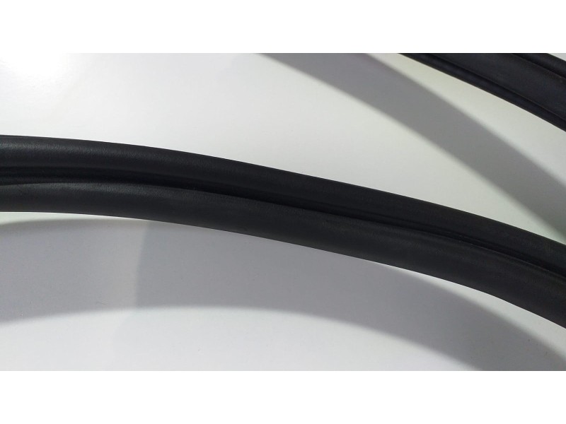 Recambio de goma contorno para audi q5 (8r) 3.0 tdi referencia OEM IAM 8R0833721D 68623 