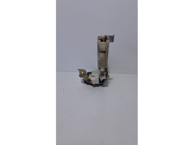 Recambio de cerradura puerta trasera derecha para nissan terrano/terrano.ii (r20) aventura referencia OEM IAM 8255250J01 76037 