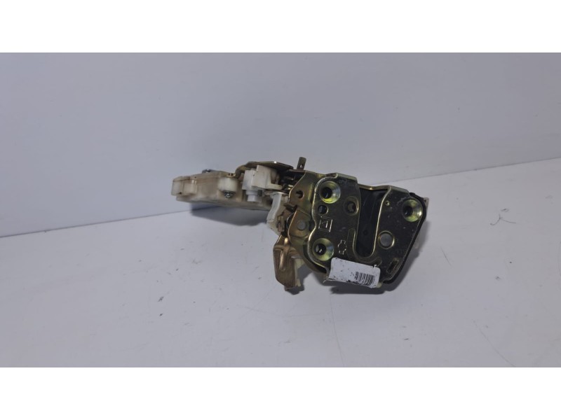 Recambio de cerradura puerta trasera derecha para nissan terrano/terrano.ii (r20) aventura referencia OEM IAM 8255250J01 76037 