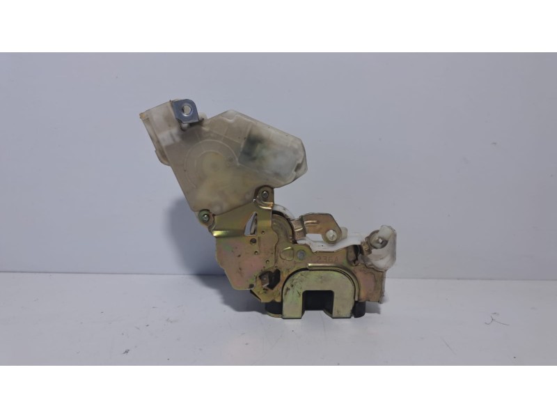 Recambio de cerradura puerta trasera derecha para nissan terrano/terrano.ii (r20) aventura referencia OEM IAM 8255250J01 76037 