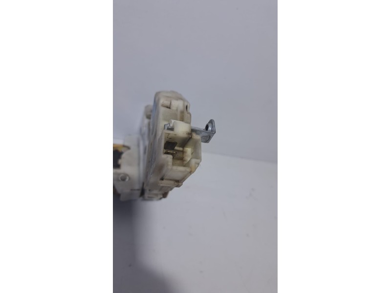 Recambio de cerradura puerta trasera derecha para nissan terrano/terrano.ii (r20) aventura referencia OEM IAM 8255250J01 76037 