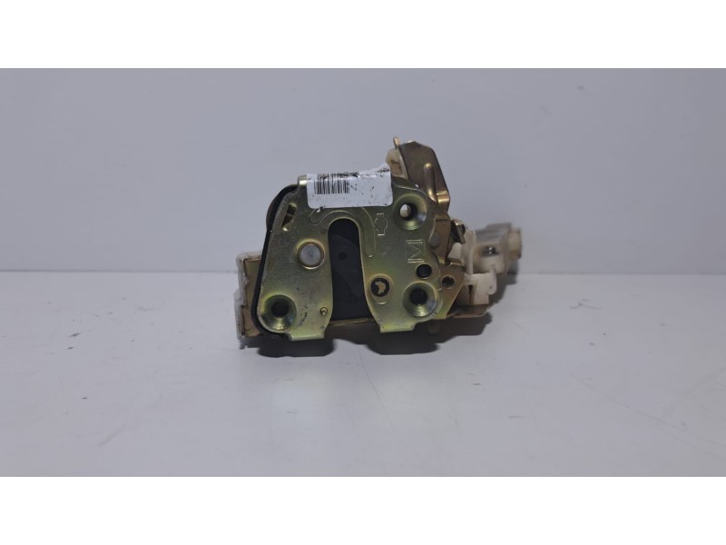 Recambio de cerradura puerta trasera derecha para nissan terrano/terrano.ii (r20) aventura referencia OEM IAM 8255250J01 76037 