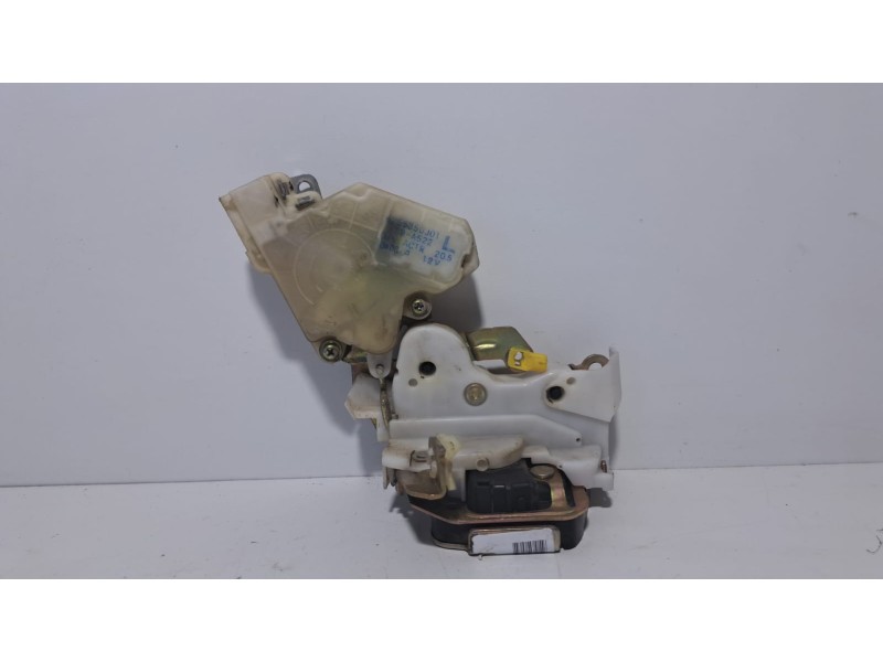 Recambio de cerradura puerta trasera izquierda para nissan terrano/terrano.ii (r20) aventura referencia OEM IAM 8255350J01 76038