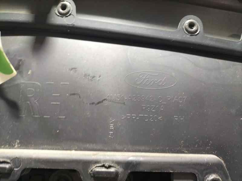Recambio de guarnecido puerta delantera derecha para ford focus berlina (cap) ghia referencia OEM IAM 4M51A23942C 82279 