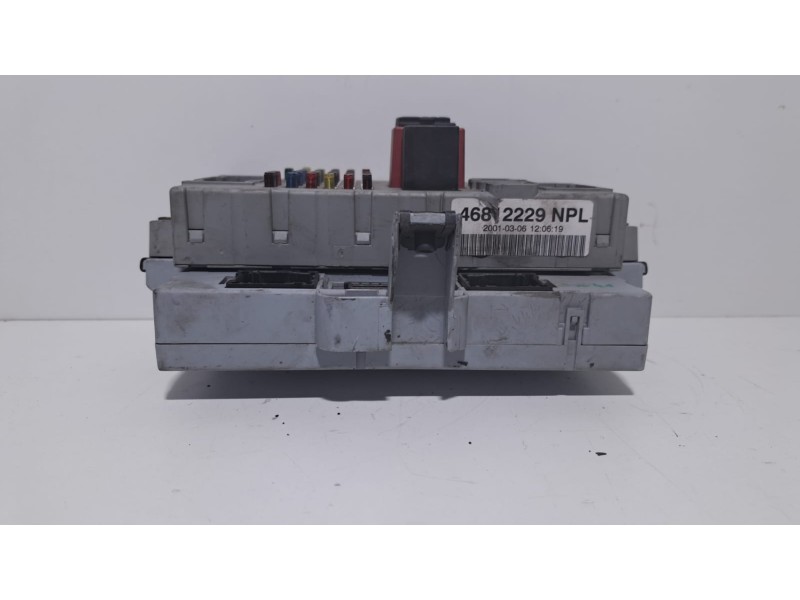 Recambio de caja reles / fusibles para fiat punto berlina (188) 1.2 cat referencia OEM IAM 46812229 76067 R