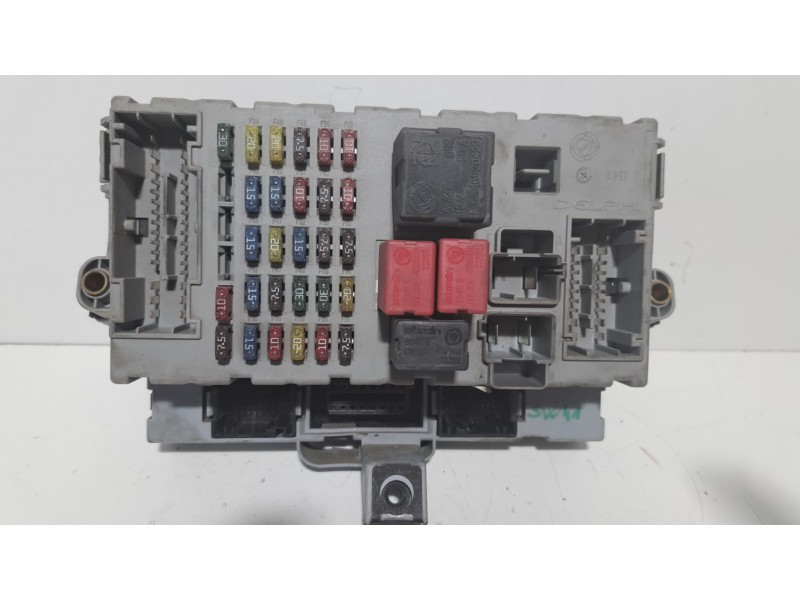 Recambio de caja reles / fusibles para fiat punto berlina (188) 1.2 cat referencia OEM IAM 46812229 76067 R