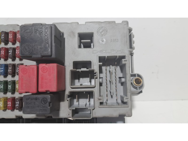 Recambio de caja reles / fusibles para fiat punto berlina (188) 1.2 cat referencia OEM IAM 46812229 76067 R