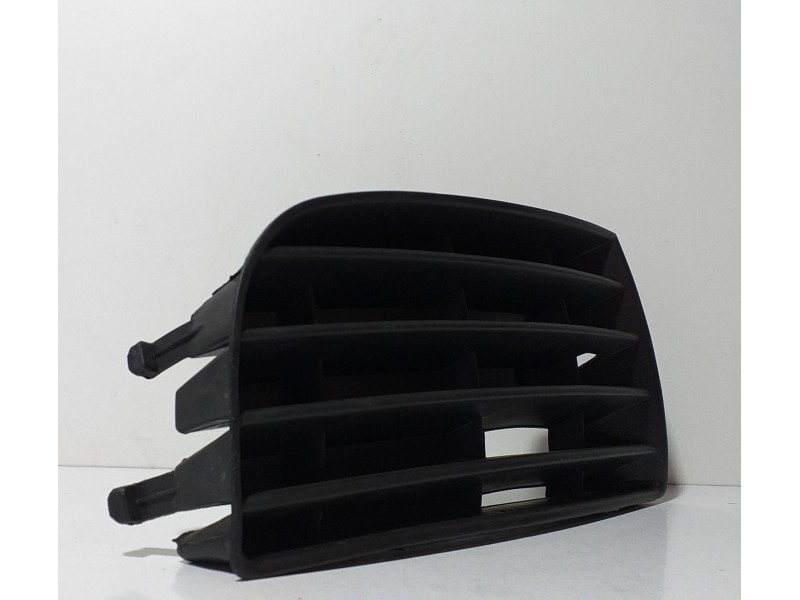 Recambio de rejilla paragolpes derecha para volkswagen golf v berlina (1k1) conceptline (e) referencia OEM IAM 107233215 68938  Recambio de rejilla paragolpes derecha para volkswagen golf v berlina (1k1) conceptline (e) referencia OEM IAM 107233215 68938