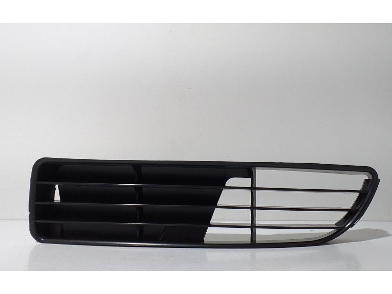 Recambio de rejilla paragolpes izquierda para audi a4 avant (b5) 1.8 t referencia OEM IAM 107020303 68940  Recambio de rejilla paragolpes izquierda para audi a4 avant (b5) 1.8 t referencia OEM IAM 107020303 68940