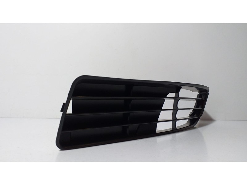 Recambio de rejilla paragolpes izquierda para audi a4 avant (b5) 1.8 t referencia OEM IAM 107020303 68940  Recambio de rejilla paragolpes izquierda para audi a4 avant (b5) 1.8 t referencia OEM IAM 107020303 68940